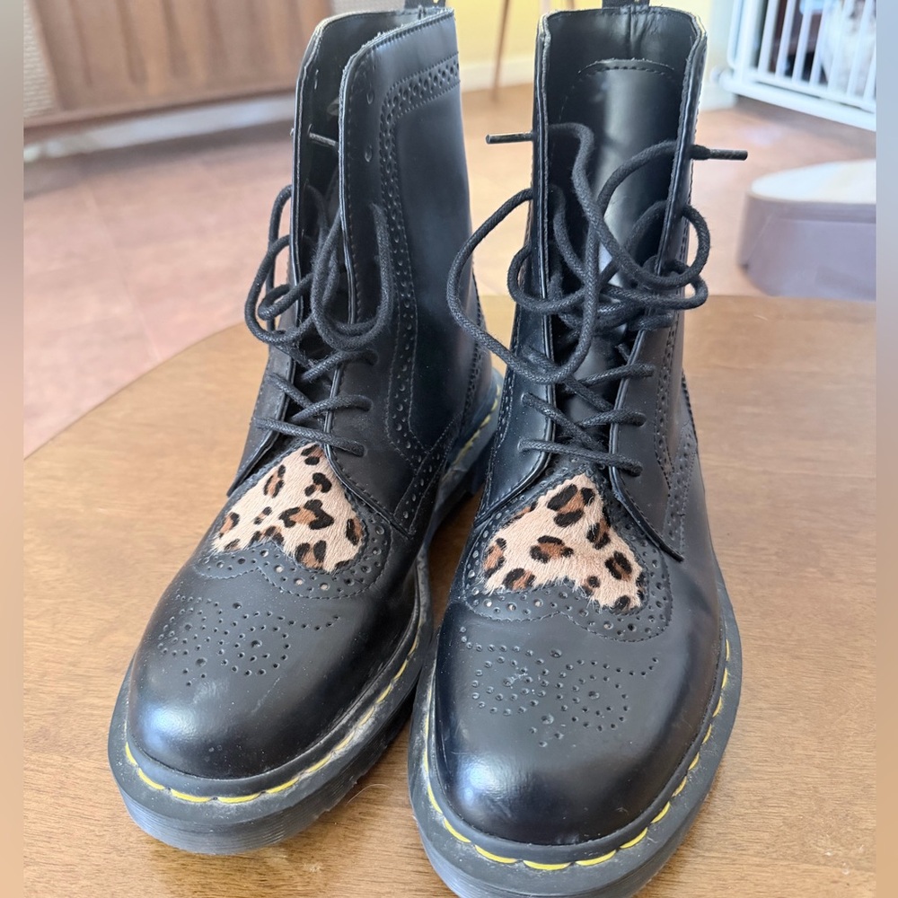 DR MARTENS BENTLEY HEART BOOTS IN LIKE NEW CONDITION.